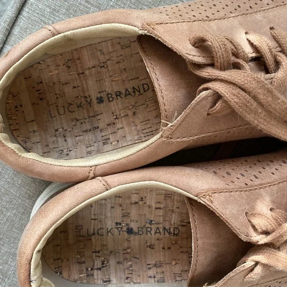 Women’s Leather Lucky Brand Sneakers - Picture 4 of 4